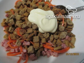 dobavlyaem-suhariki-v-salat-2112519