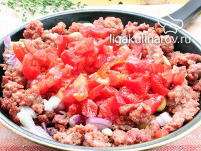 k-farshu-dobavlyaem-narezannye-kubikami-pomidory-2212522-2643179