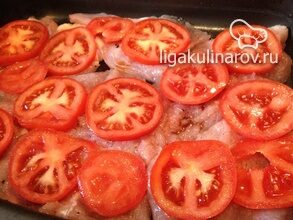 na-steyki-polojit-krujochki-pomidor-2132857-9454507