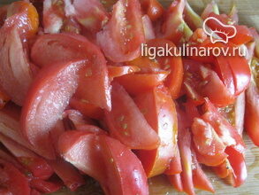 narezat-tomaty-dlya-sousa-2207951
